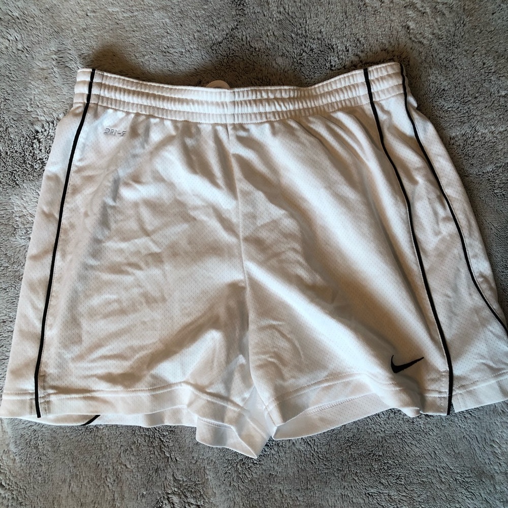 Nike women’s basketball shorts white size S